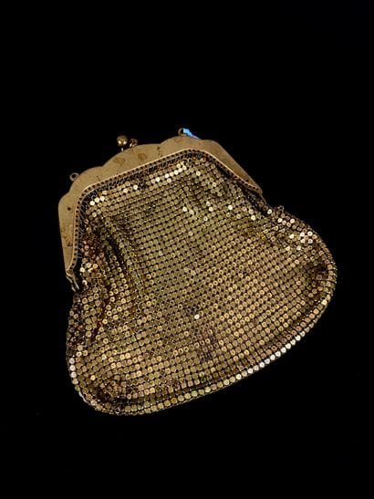 Small purse bag in gold-plated metal
13 x...