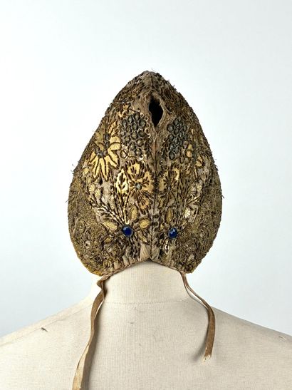 BRETAGNE
Ensemble de bonnets en cannetille,...