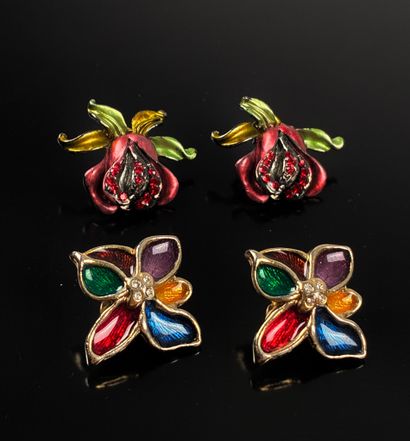 Set of five metal ear clips featuring flowers...