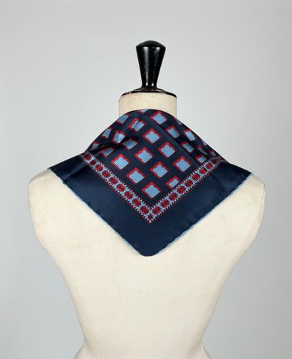 Ensemble de 8 pochettes en soie, état neuf...