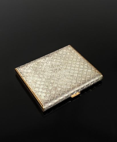 Christian Dior 
Poudrier en métal argenté...