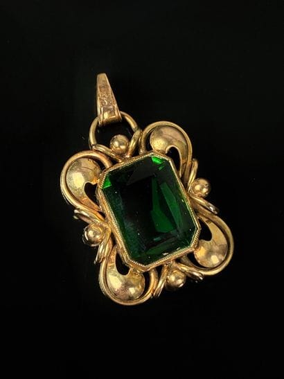 AMERIKANER
Gold-plated metal pendant set...