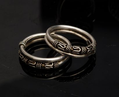 Ensemble de cinq petites bagues en argent...