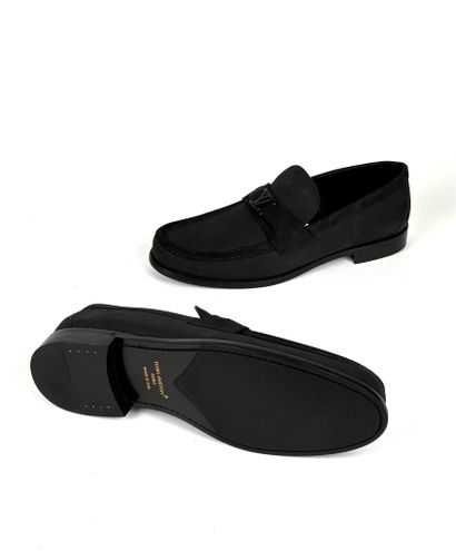 LOUIS VUITTON
Paire de mocassins d'homme...