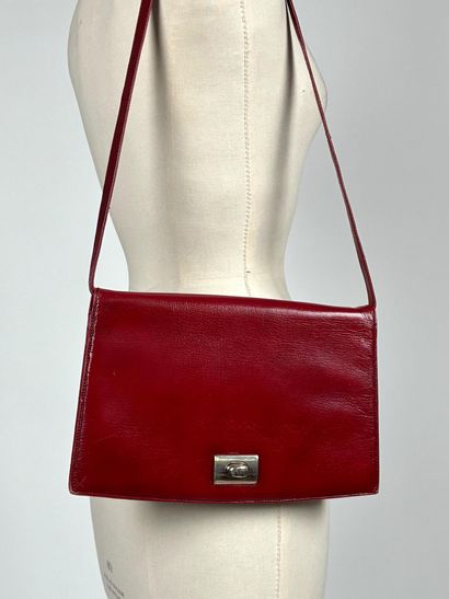 Shoulder flap bag in burgundy leather, mustard...