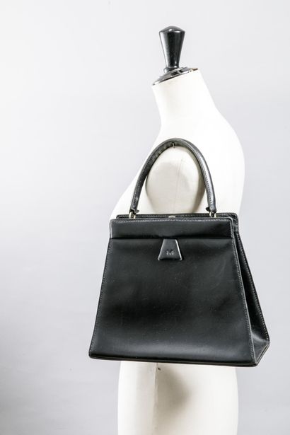 Sac box noir, l'intérieur en cuir naturel...