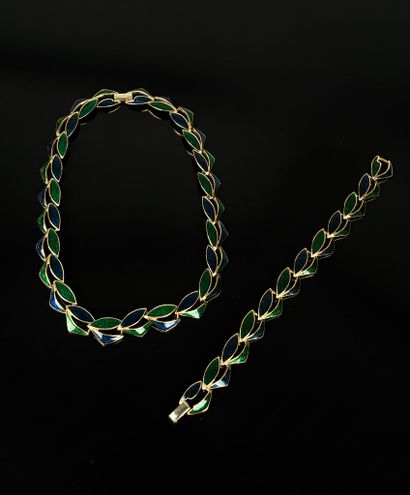 Blue and green bracelet and necklace set
Diameter:...