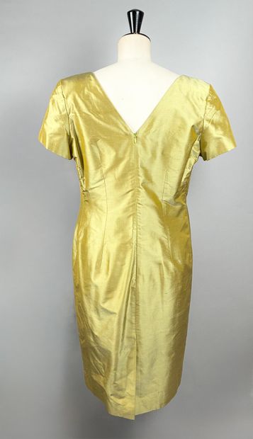 ALOUETTE, Paris
Robe à pinces en soie sauvage...