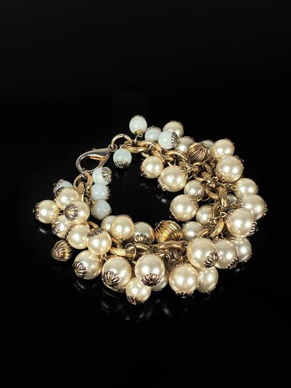 Dans le goût de la maison Chanel
Bracelet...