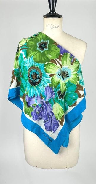 Set of 5 silk squares including:
- PIERRE...