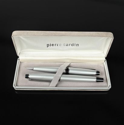 Pierre Cardin
Set of two styles in metal...
