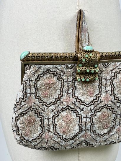 Pochette de soirée en broderie de perles...