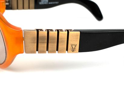 GIANNI VERSACE
Paire de lunettes de vue la...