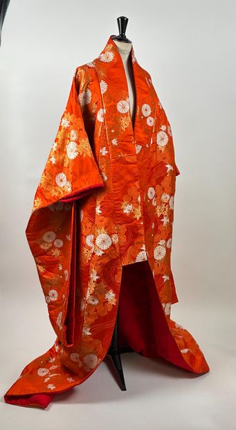 JAPON - XXème siècle
Kimono Tsubaki en soie...
