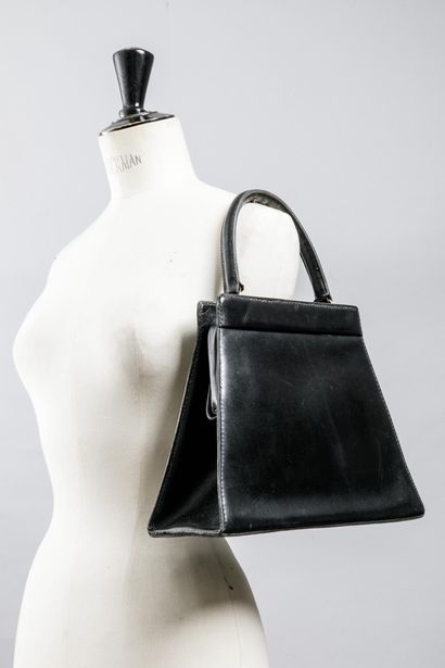 Sac box noir, l'intérieur en cuir naturel...