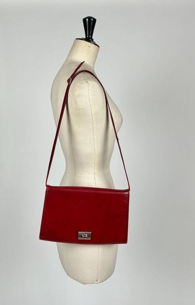 Shoulder flap bag in burgundy leather, mustard...