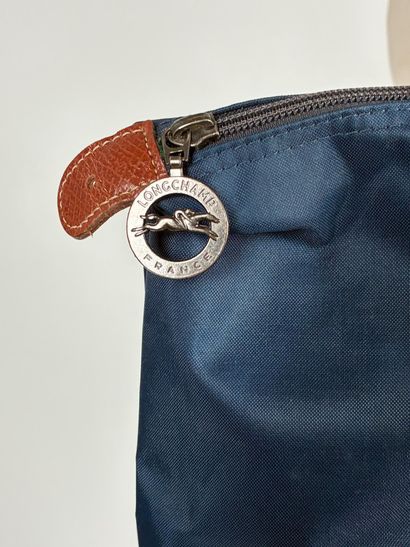LONGCHAMP
Folding large model navy blue 
37...