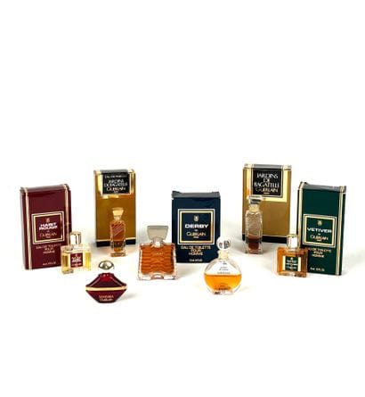 GUERLAIN
Ensemble de sept parfums miniatures...