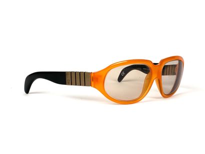 GIANNI VERSACE
Paire de lunettes de vue la...