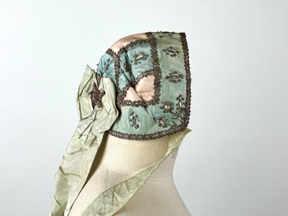 BRETAGNE
Ensemble de bonnets en cannetille,...