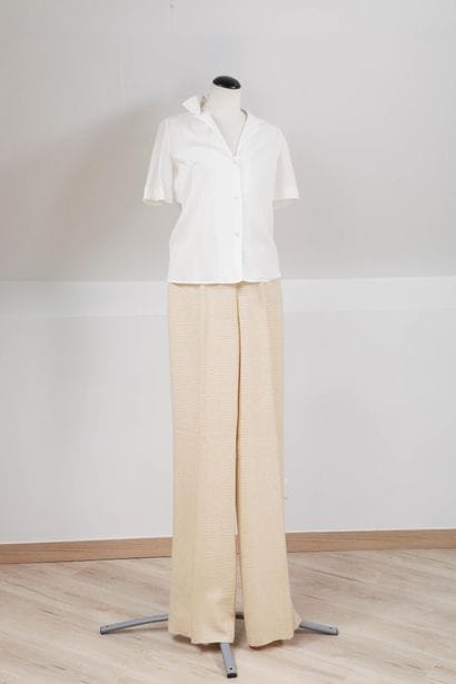 COURRÈGES,
Réunion d’un PANTALON en laine...