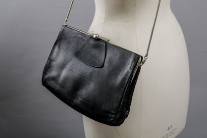 LA BAGAGERIE
Sac en cuir de lézard noir doublé...