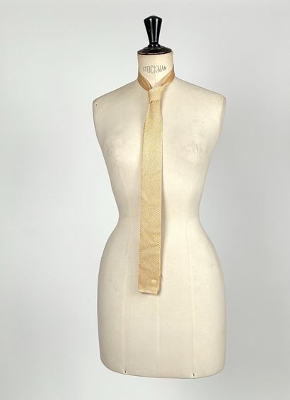 Ensemble de treize cravates en coton, soie...