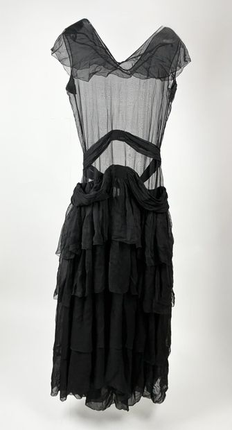 Ensemble de 4 robes noires de différentes...