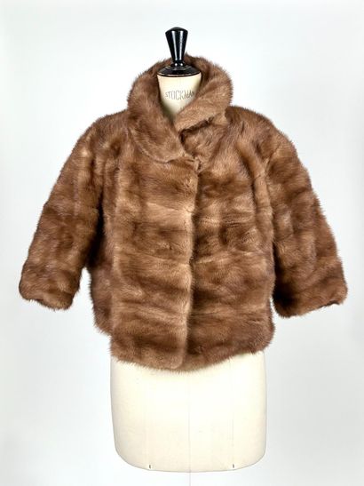 LOUIS CAZZULINO
Short bolero jacket in light...