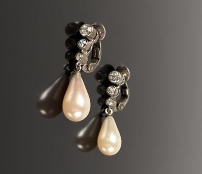 Paire de clips d'oreilles en argent 800 millièmes...