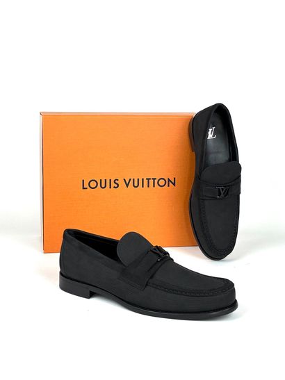 LOUIS VUITTON
Paire de mocassins d'homme...