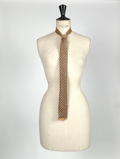 Ensemble de treize cravates en coton, soie...