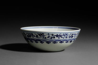 CHINA - 20th century
Porcelain bowl decorated...