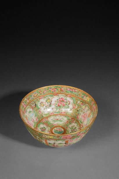 CHINA - 20th century
Small Canton porcelain...