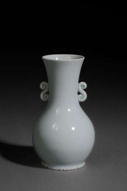 CHINA - 20th century
Small sky-blue glazed...
