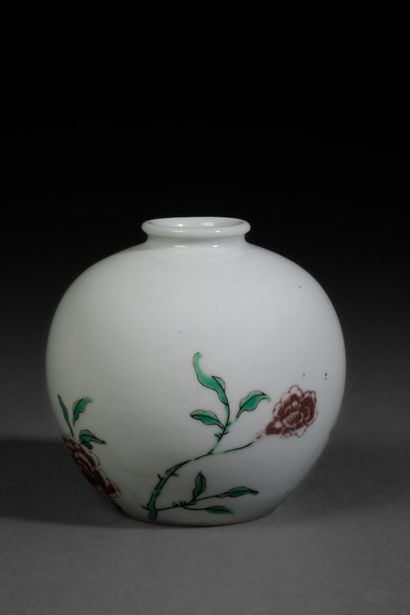 CHINA - 20th century
Small, round, single-flower...