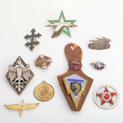 Ensemble de 10 médailles militaires