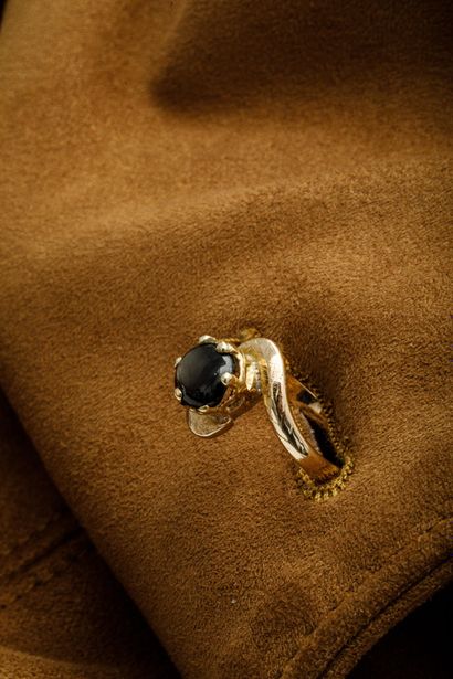 Bague en or jaune 750 millièmes ornée d'une...