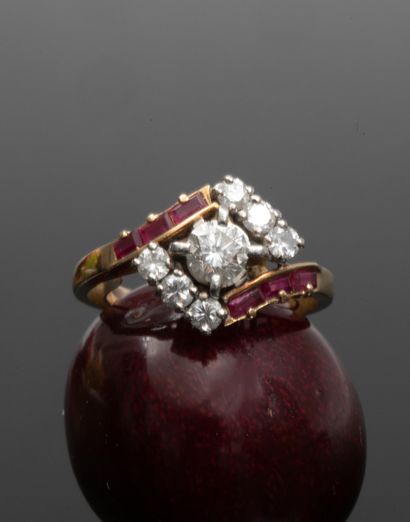 Bague en or 750 millièmes ornée d’un diamant...