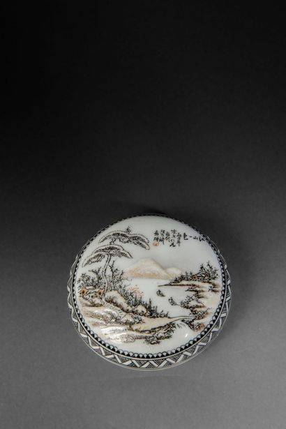 JAPAN - 20th century
Small circular box made...