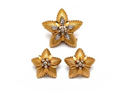 A half-set made of 750 gold and 850 platinum,...