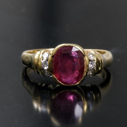 Bague en or jaune 750 millièmes (poinçon...