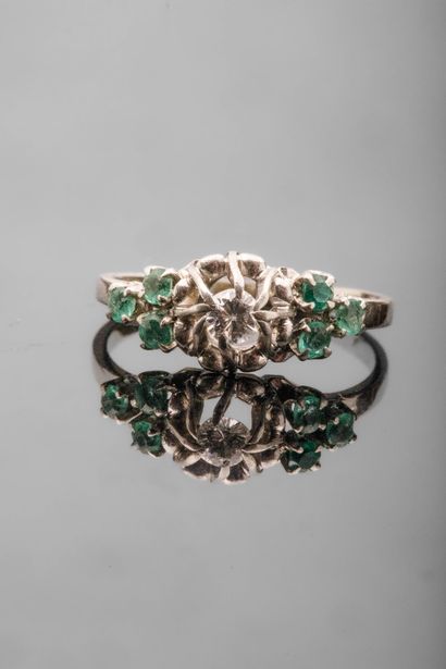 750-th white gold ring (eagle-head hallmark)...