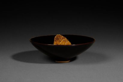 CHINA - 20th century
Small cup on a small...