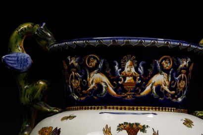 GIEN, France
Medici vase with chimeras in...