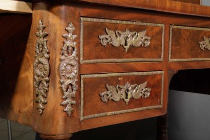 Bureau à gradin en acajou et placage d'acajou,...