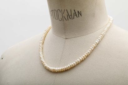 Baroque pearl necklace with 750 thousandths...