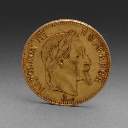 Une pièce de 100 francs or Napoléon III tête...