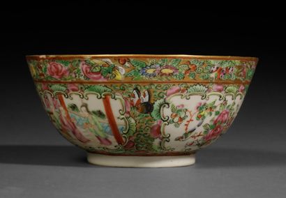 CHINA - 20th century
Small Canton porcelain...