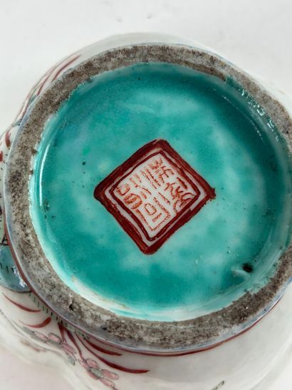 CHINA, 19th century
Four-lobed white glazed...